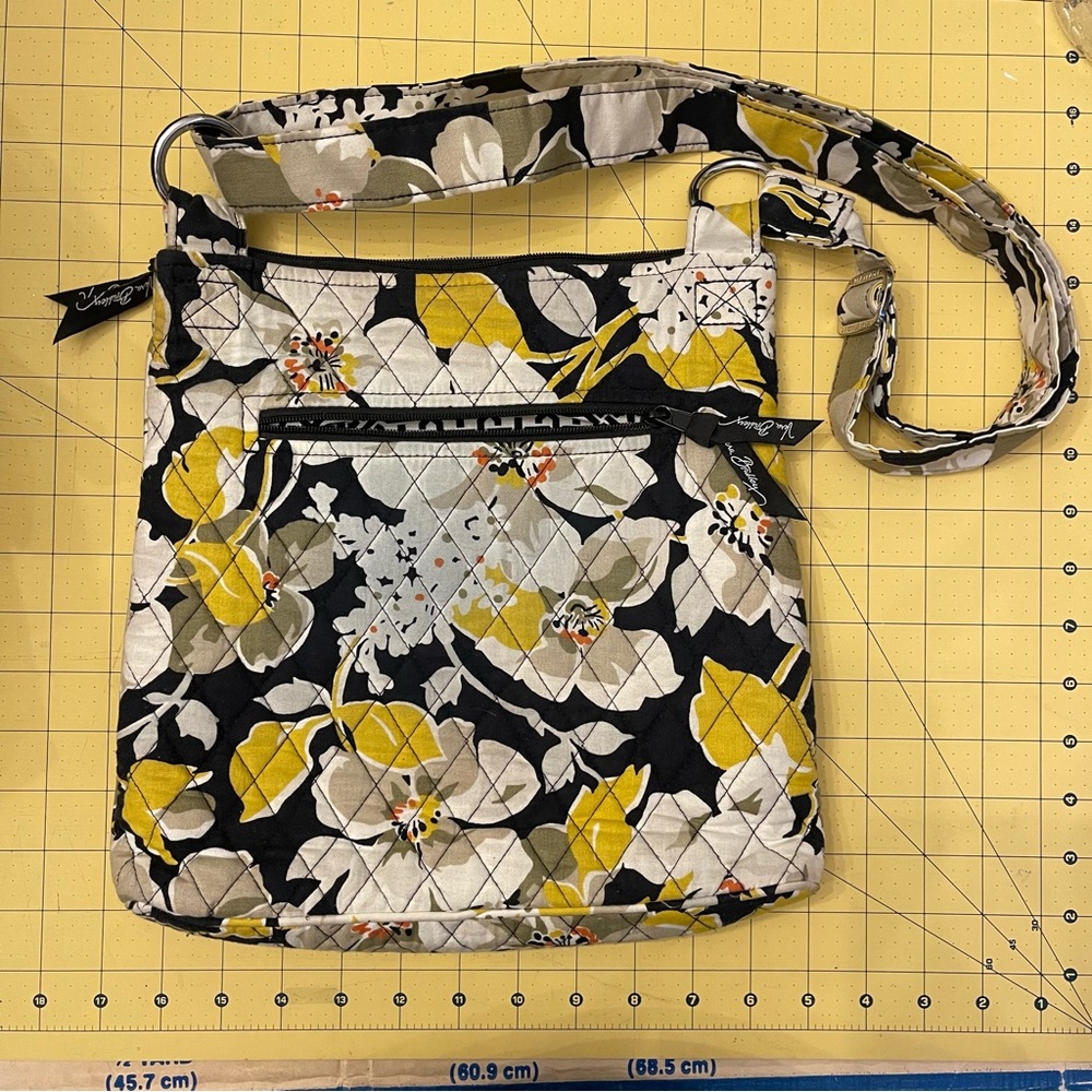 Classic Vera Bradley zip-top crossbody bag. Dogwood pattern. - Picture 5 of 8